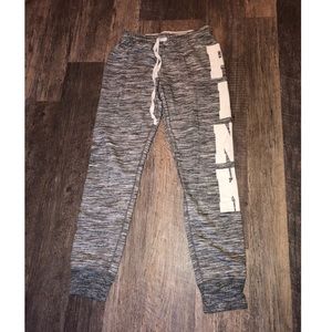 Small joggers from pink
